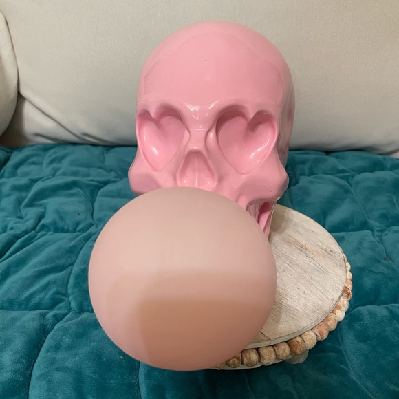 Summerween Halloween pink skull blowing bubblegum - Picture 2 of 2